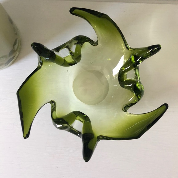 Art Glass Green Ashtray/Candy Dish/Decor Piece - Picture 2 of 8